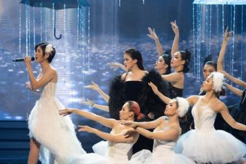 MC Thu Hoài đoạt giải quán quân trong 'Trời sinh một cặp'