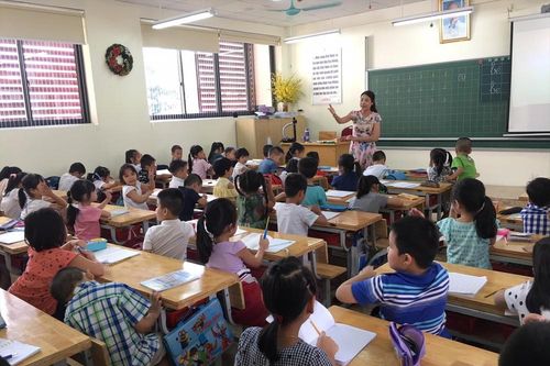 Khoảng cách 1,5m giữa các học sinh khó khả thi