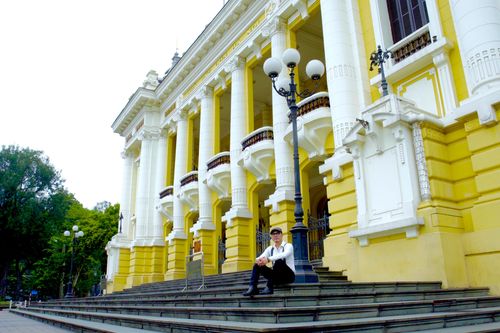 Diễn viên 'Người phán xử' làm MV về Hà Nội những ngày cách ly