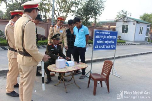 Hơn 20 người bị xử phạt do sử dụng ma túy khi lái xe tại Nghệ An