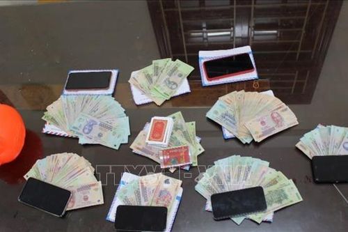 Triệt phá tụ điểm đánh bạc, bắt giữ 6 đối tượng, thu hơn 136 triệu đồng