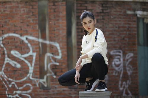 MC Thu Hoài khoe dáng với đồ thể thao