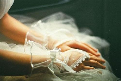 Đêm tân hôn bị 'lột sạch' vàng cưới vì mẹ chồng lo 'âm' tiền cỗ