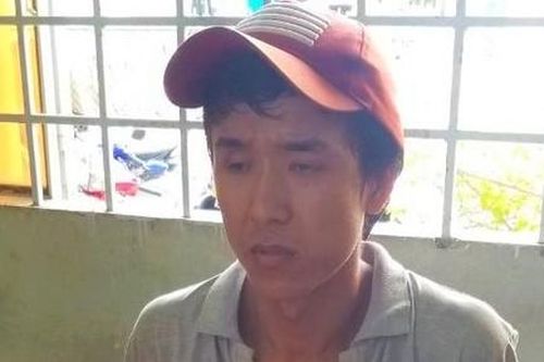 Thanh niên 'tiện tay' giật điện thoại trên đường đi làm