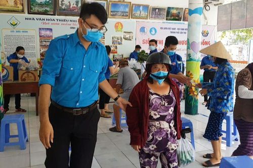 Siêu thị 0 đồng san sẻ yêu thương với người nghèo giữa mùa dịch COVID-19