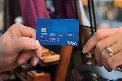 Giao dịch thẻ chịu cả 'rừng phí', các ngân hàng Việt Nam kiến nghị Visa, MasterCard hỗ trợ cắt giảm