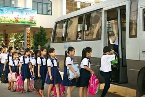 Vận chuyển học sinh tới trường – Khắt khe về an toàn và chất lượng dịch vụ