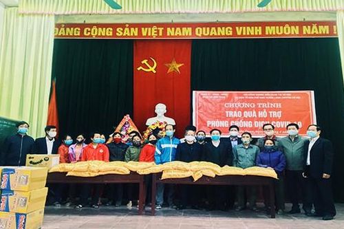 Trao quà hỗ trợ tại huyện Tam Nông, tỉnh Phú Thọ phòng chống dịch Covid-19
