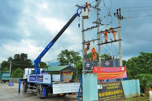 Đóng điện công trình thanh niên chào mừng Đại hội Đảng bộ Công ty Điện lực Quảng Ngãi lần thứ X