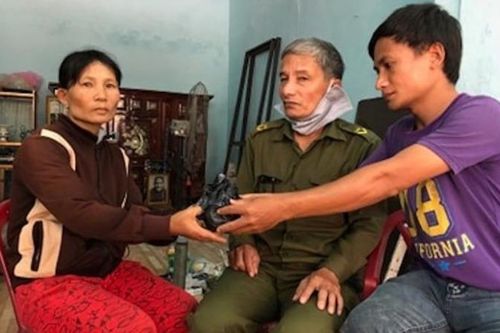 Người mua ve chai trả lại hơn 200 triệu tiền, vàng trong chiếc tủ cũ