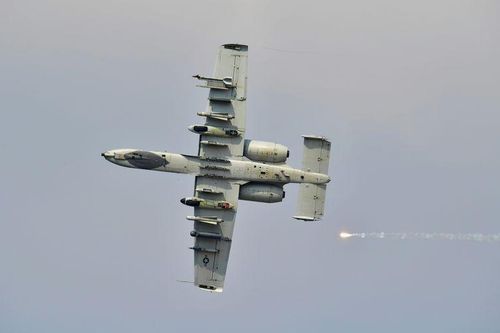 Vì sao Không quân Mỹ duy trì 'sát thủ diệt tăng' A-10 Warthog sau nửa thế kỷ?