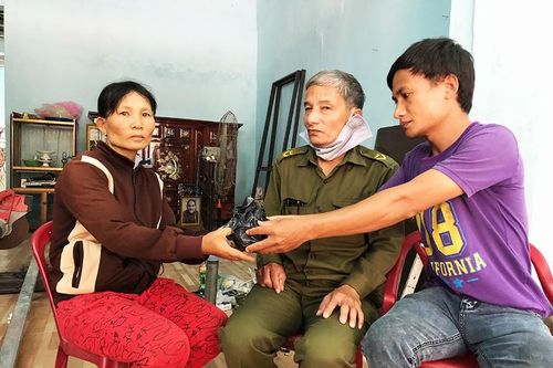 Thanh niên mua ve chai trả lại hơn 200 triệu đồng cho người mất