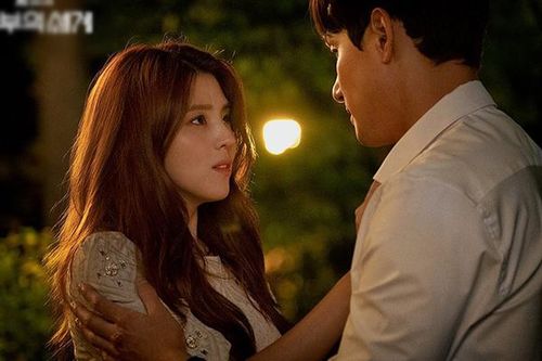 'Thế giới hôn nhân' phá kỷ lục rating vượt cả 'Hạ cánh nơi anh'