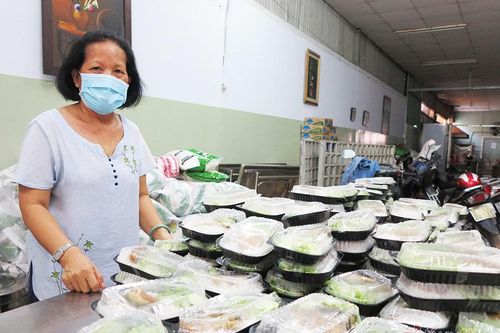 'Đồ từ thiện là của người nghèo, xin nhà giàu đừng nhận'