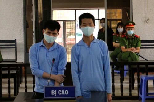 Bắn gục người tình rồi kê súng vào cằm tự tử