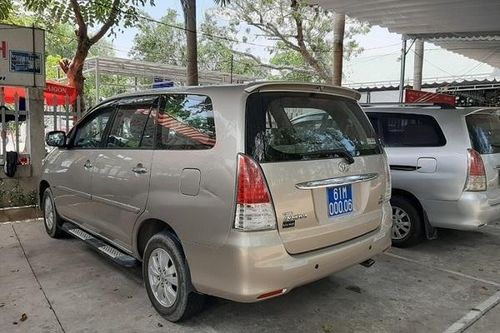 Xe biển xanh chở cán bộ Sở Y tế vào quán nhậu giữa mùa dịch