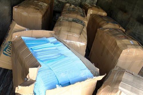 Tiêu hủy 42.000 khẩu trang y tế sản xuất không phép