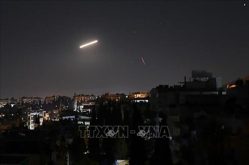 Syria đánh chặn một số tên lửa bắn vào thủ đô Damascus