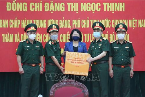 Phó Chủ tịch nước Đặng Thị Ngọc Thịnh thăm, động viên cán bộ, chiến sĩ Bộ Tư lệnh Thủ đô