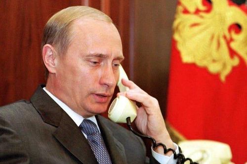 Hé lộ chiếc điện thoại đặc biệt chỉ cần một lần ấn nút duy nhất của Tổng thống Putin