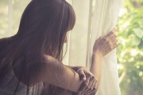 Đưa con đi cấp cứu, vô tình thấy anh rể đang bế người phụ nữ sắp sinh vào phòng nhưng người đi cùng anh mới khiến tôi choáng váng, rụng rời