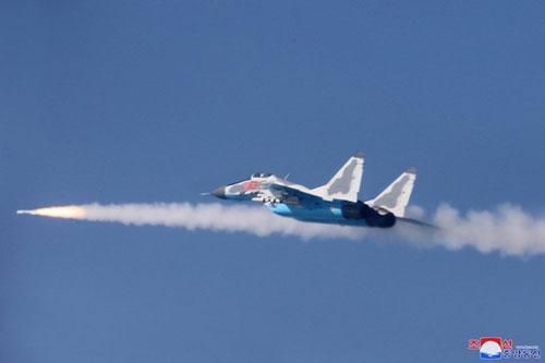 MiG-29 Triều Tiên vừa bắn tên lửa R-60 hủy diệt mục tiêu trong 'chớp mắt'