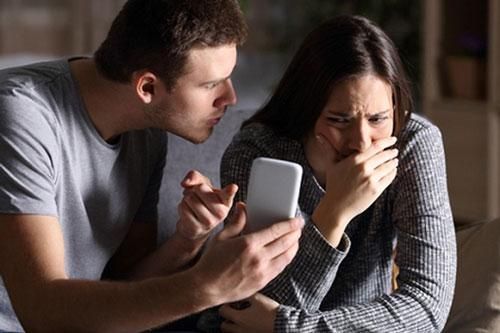 Tôi bất ngờ khi nhận được tin nhắn của người vợ không chung thủy