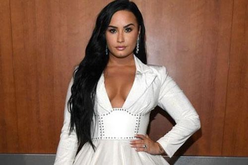 Demi Lovato không giữ liên lạc với các bạn trai cũ