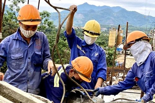 Cầu Tình Húc vươn mình vượt sông Lô