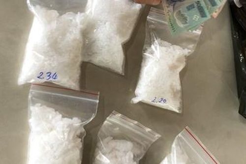 Cặp vợ chồng vận chuyển 'hàng đá' từ Vũng Tàu về Cà Mau tiêu thụ