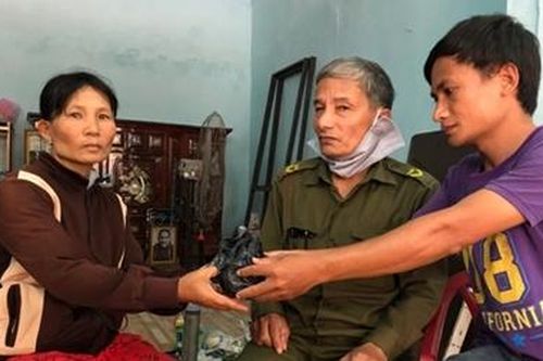 Nhặt được 180 triệu đồng và 1,3 cây vàng khi thu mua ve chai