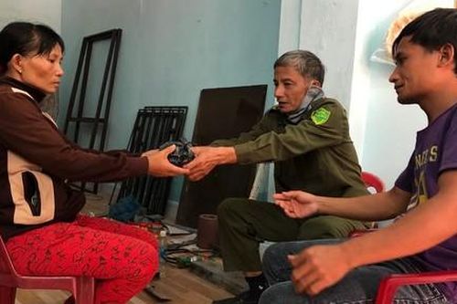 Người lượm ve chai nhặt được hơn 200 triệu, tìm trả lại người mất