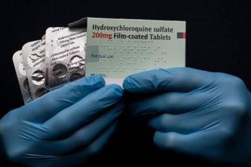 FDA cảnh báo nguy cơ mắc các vấn đề về tim khi dùng thuốc sốt rét trị COVID-19