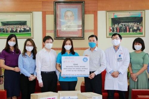 San sẻ yêu thương, chung tay vượt qua đại dịch COVID-19