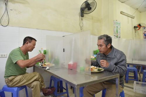 Hà Nội: Cửa hàng kinh doanh, siêu thị, trung tâm thương mại chỉ được mở cửa sau 9h sáng để phòng Covid-19