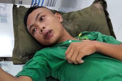 Khoảng 100 người tấn công lực lượng bắt thuốc lá lậu