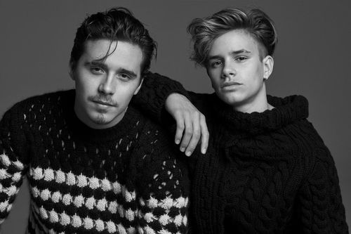 Romeo Beckham tạo dáng trên tạp chí cùng anh trai Brooklyn