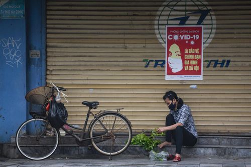 Hàng quán không thiết yếu ở Hà Nội bị cấm mở cửa trước 9h