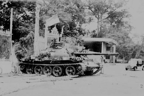 Đảng lãnh đạo đi đến mùa Xuân toàn thắng năm 1975