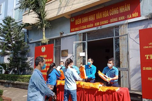 Công đoàn Hà Nội hỗ trợ công nhân khu nhà ở xã hội vượt khó khăn mùa dịch