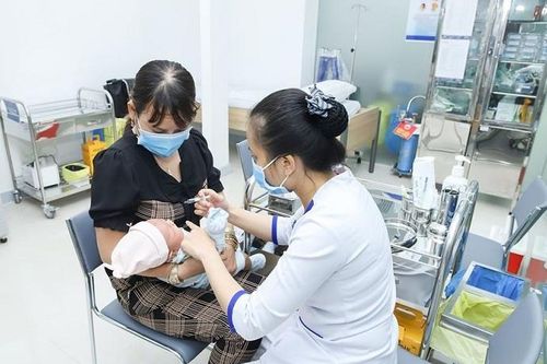 Làm gì khi trẻ bị lỡ lịch tiêm chủng do ảnh hưởng dịch Covid-19?