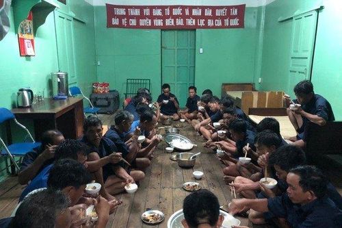 Tàu cá gặp nạn trên biển, 30 ngư dân được cứu