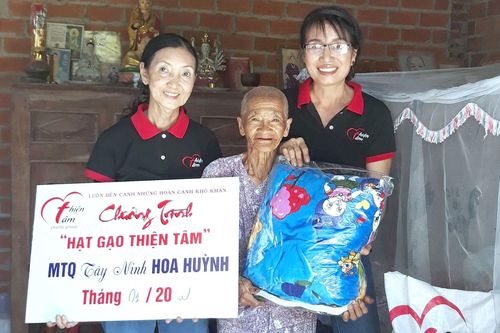 Chung tay chăm lo người già neo đơn