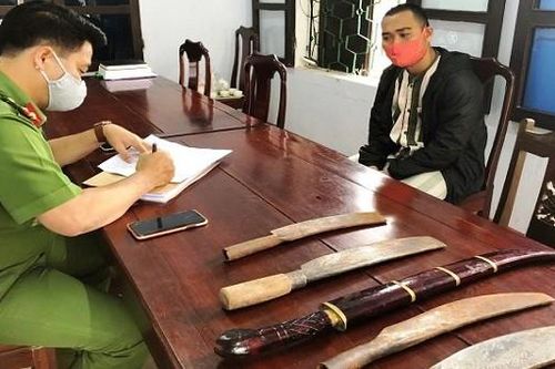 Bắt khẩn cấp đối tượng dùng dao giải quyết mâu thuẫn