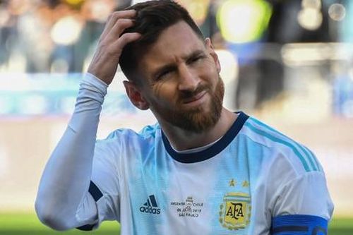 Messi bị đuổi trong màn ra mắt thảm họa ở tuyển Argentina