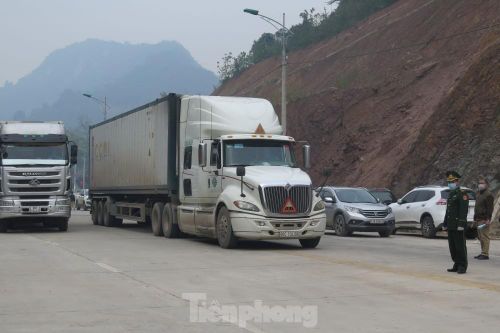 Vì sao Lạng Sơn phải quản chặt 'đội lái xe chuyên trách' chở hàng sang Trung Quốc
