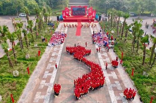 TỔ QUỐC NGƯỜI LÀ MẸ!