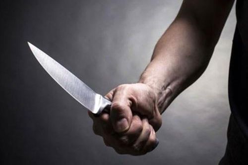 Dùng dao đâm người sau hành động trêu đùa quá trớn