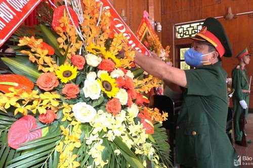 Bộ CHQS tỉnh dâng hương tưởng niệm Chủ tịch Hồ Chí Minh và các anh hùng liệt sỹ