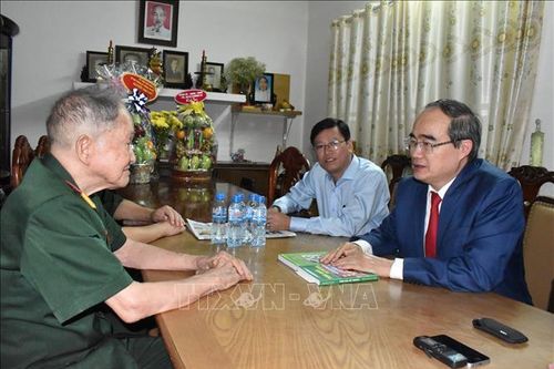 Thăm hỏi, tri ân các đơn vị, cá nhân tiêu biểu trong Chiến dịch Hồ Chí Minh